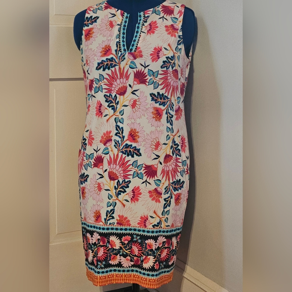 EUC Nicole Miller Studio Sleeveless Shift Dress in fabulous floral print Size 10